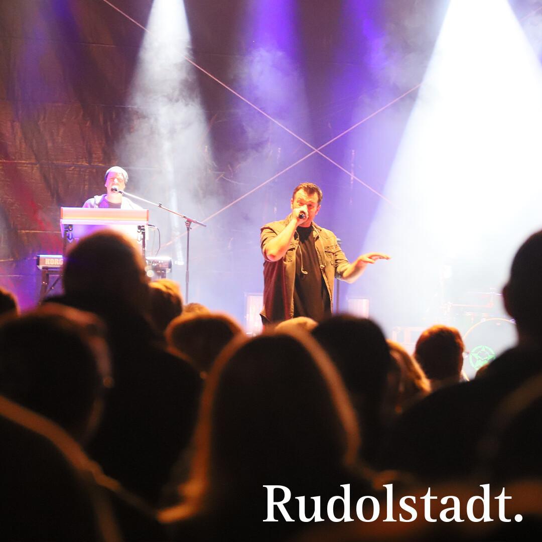 🎉 Achim Petry rockt gerade die Bühne des 30. Rudolstädter Altstadtfestes! 🎉