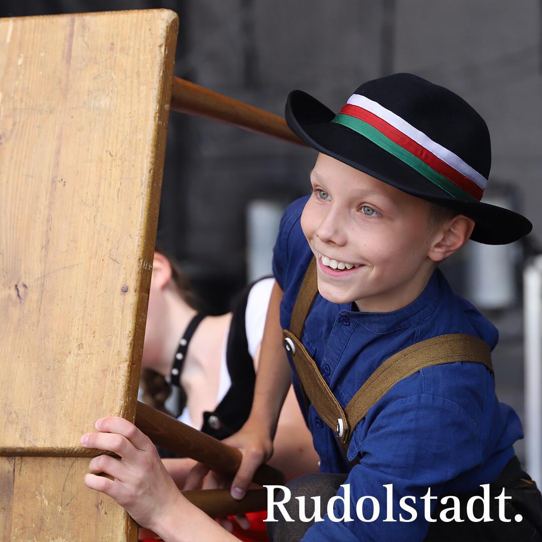 Thüringer Folklore Tanzensemble Rudolstadt begeistert die Menge! 🎉 Thüringer Folklore Tanzensemble Rudolstadt begeistert die Menge! 🎉