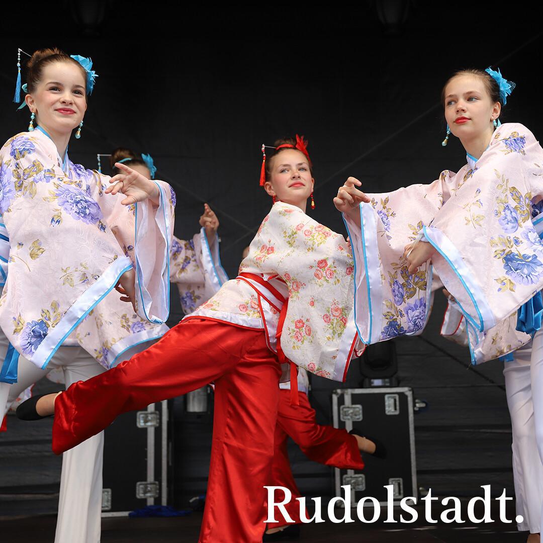 Thüringer Folklore Tanzensemble Rudolstadt begeistert die Menge! 🎉 Thüringer Folklore Tanzensemble Rudolstadt begeistert die Menge! 🎉