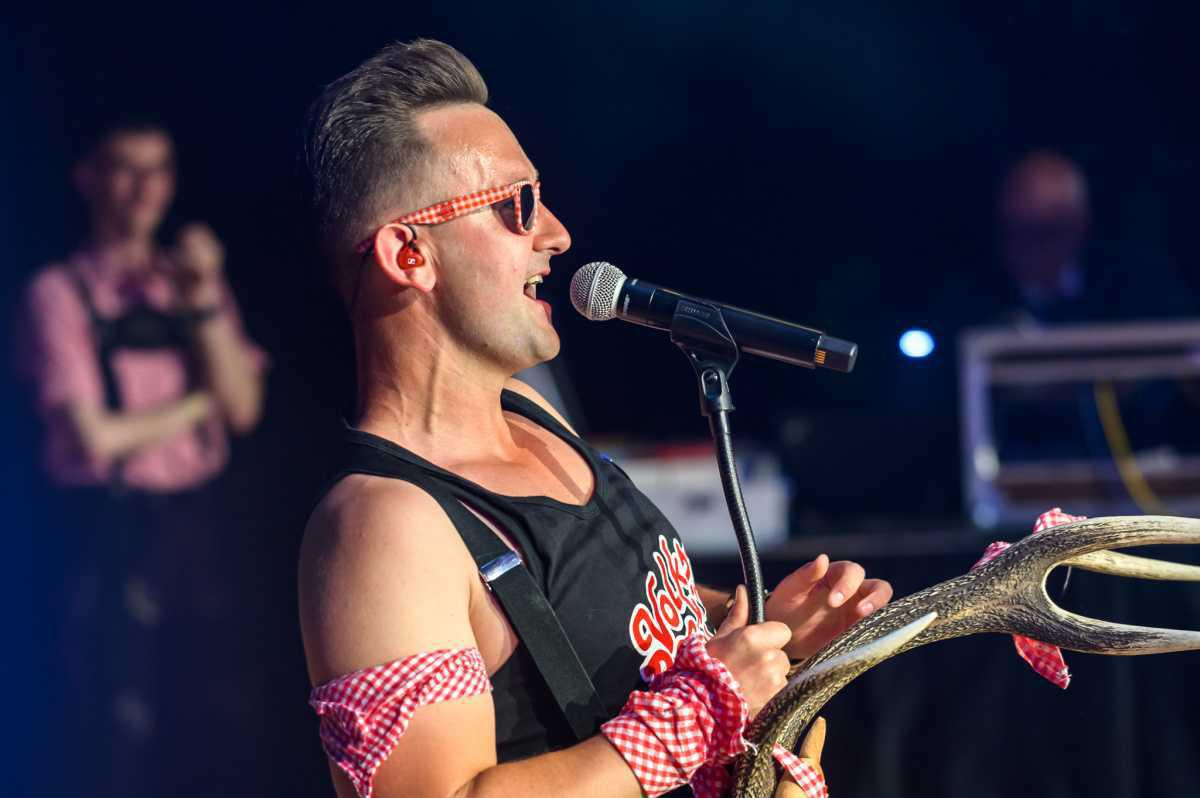 Konfetti-Regen der guten Laune beim 31. Rudolstädter Altstadtfest Konfetti-Regen der guten Laune beim 31. Rudolstädter Altstadtfest