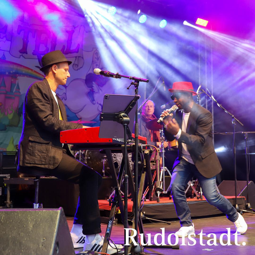 Special Guest Band live on stage – Stimmung pur am Abend!