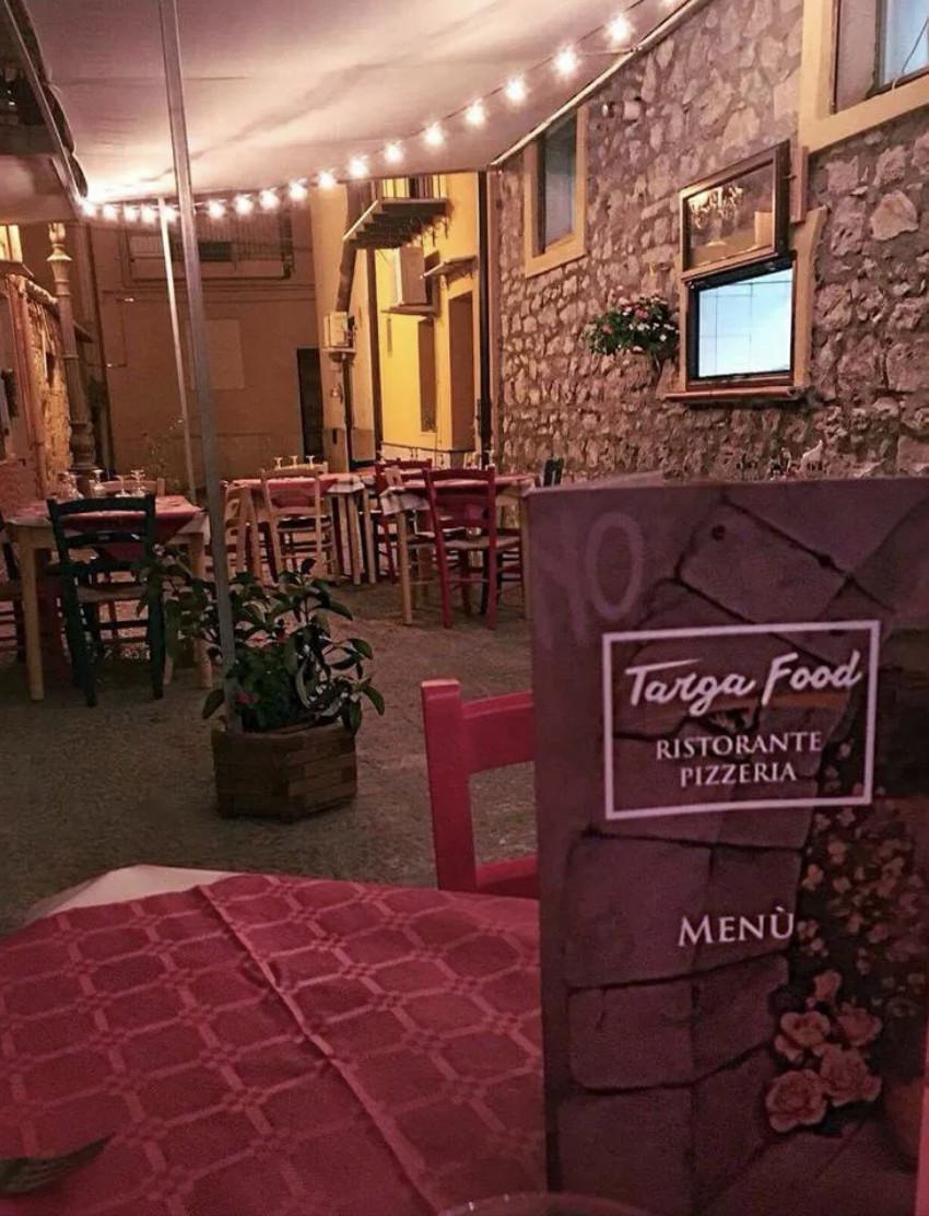 Targa Food: Un Viaggio tra Tradizione e Innovazione Targa Food: Un Viaggio tra Tradizione e Innovazione