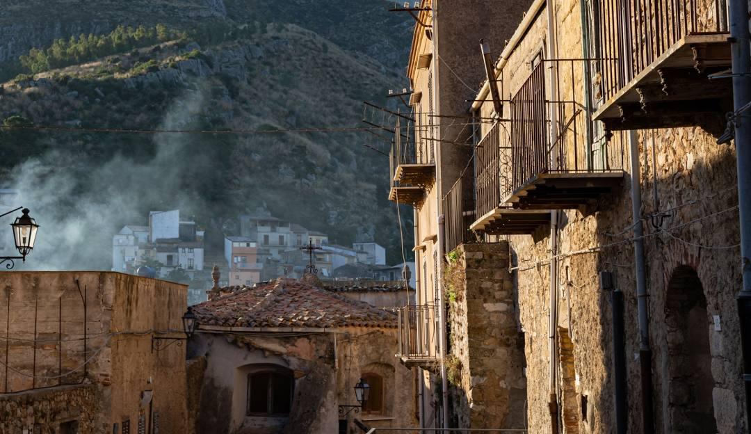 Collesano: Un Viaggio nel Cuore delle Madonie Collesano: Un Viaggio nel Cuore delle Madonie