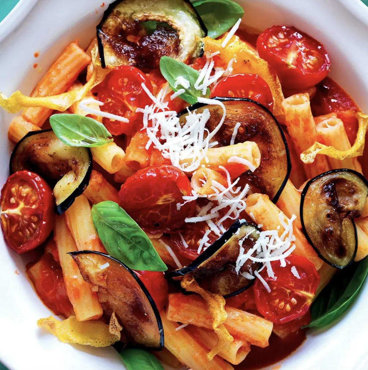 Pasta alla Norma: tradizione, teatro e sapore di Sicilia Pasta alla Norma: tradizione, teatro e sapore di Sicilia