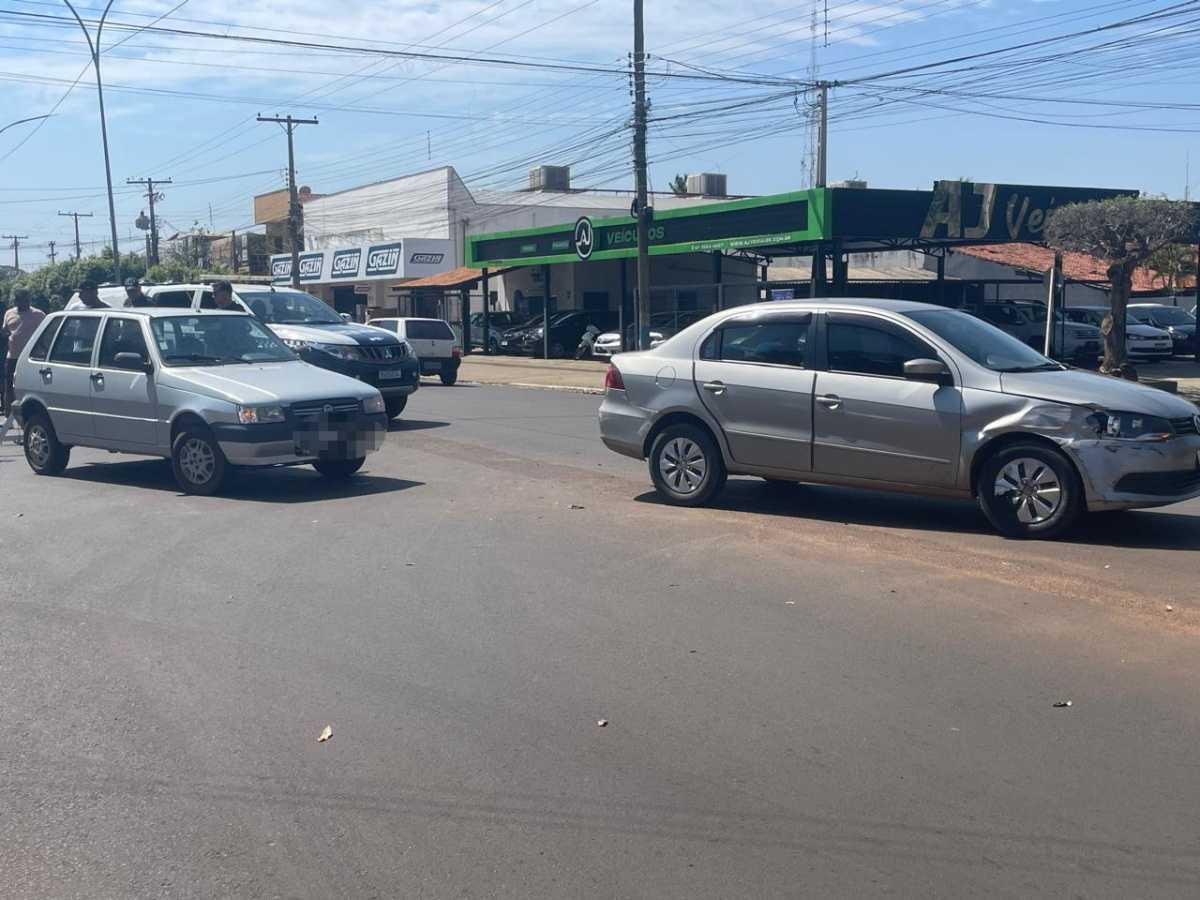 Motorista causa acidente ao tentar acessar rua no Santos Dumont Motorista causa acidente ao tentar acessar rua no Santos Dumont