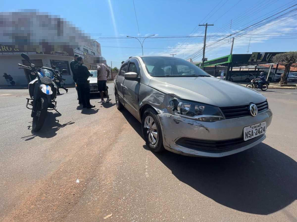 Motorista causa acidente ao tentar acessar rua no Santos Dumont Motorista causa acidente ao tentar acessar rua no Santos Dumont