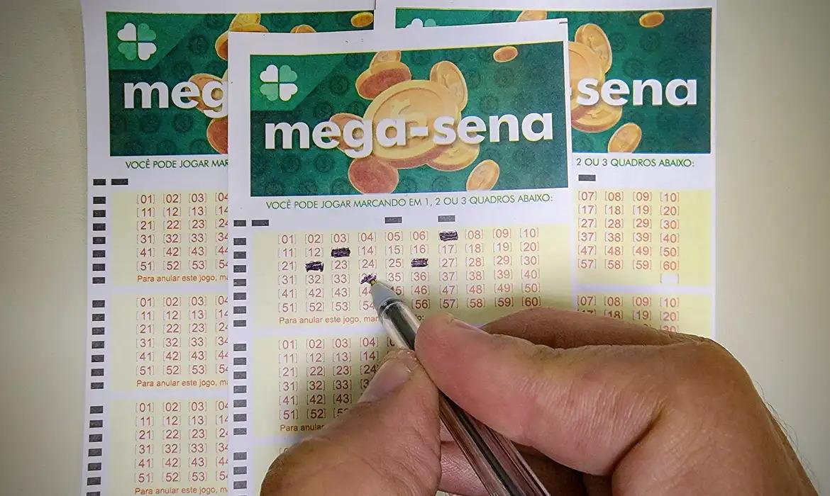 Mega-Sena acumula e prêmio principal vai para R$ 35 milhões Mega-Sena acumula e prêmio principal vai para R$ 35 milhões