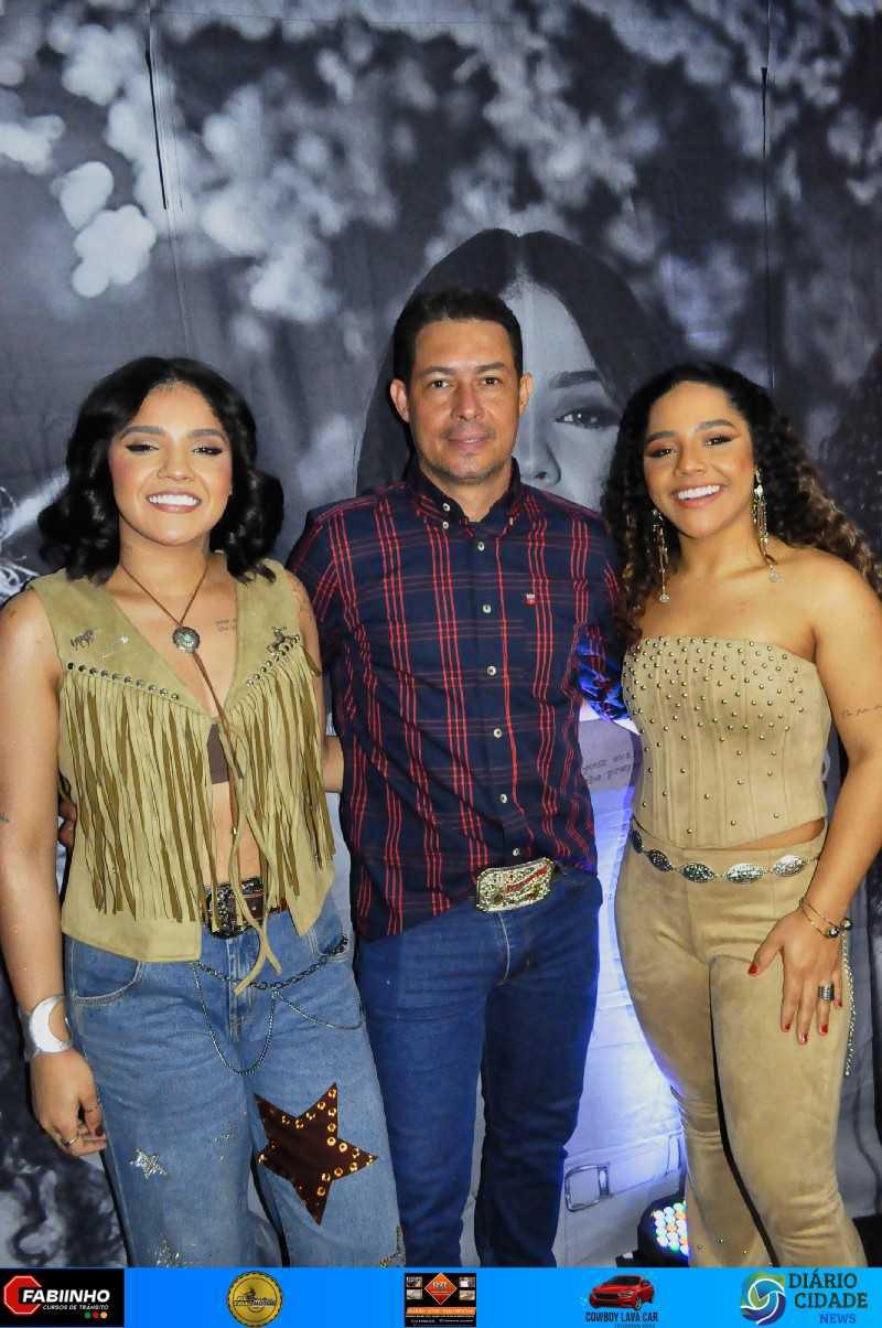 Uma Noite Inesquecível no Müller Pub com As Irmãs Cristinas! Uma Noite Inesquecível no Müller Pub com As Irmãs Cristinas!