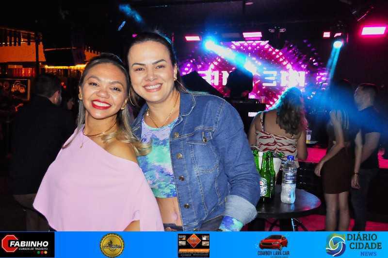 Uma Noite Inesquecível no Müller Pub com As Irmãs Cristinas!