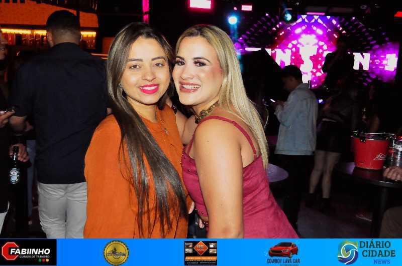 Uma Noite Inesquecível no Müller Pub com As Irmãs Cristinas!