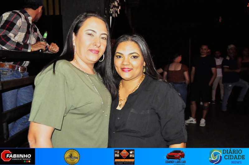 Uma Noite Inesquecível no Müller Pub com As Irmãs Cristinas!