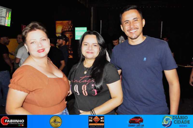 Uma Noite Inesquecível no Müller Pub com As Irmãs Cristinas! Uma Noite Inesquecível no Müller Pub com As Irmãs Cristinas!