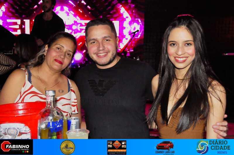 Uma Noite Inesquecível no Müller Pub com As Irmãs Cristinas!