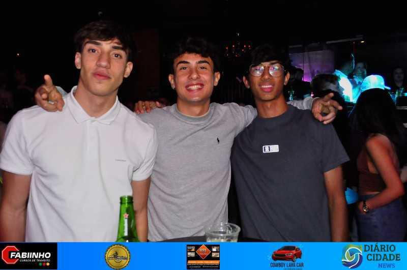 Uma Noite Inesquecível no Müller Pub com As Irmãs Cristinas! Uma Noite Inesquecível no Müller Pub com As Irmãs Cristinas!