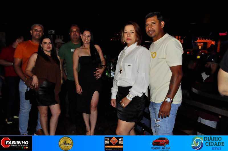 Uma Noite Inesquecível no Müller Pub com As Irmãs Cristinas! Uma Noite Inesquecível no Müller Pub com As Irmãs Cristinas!