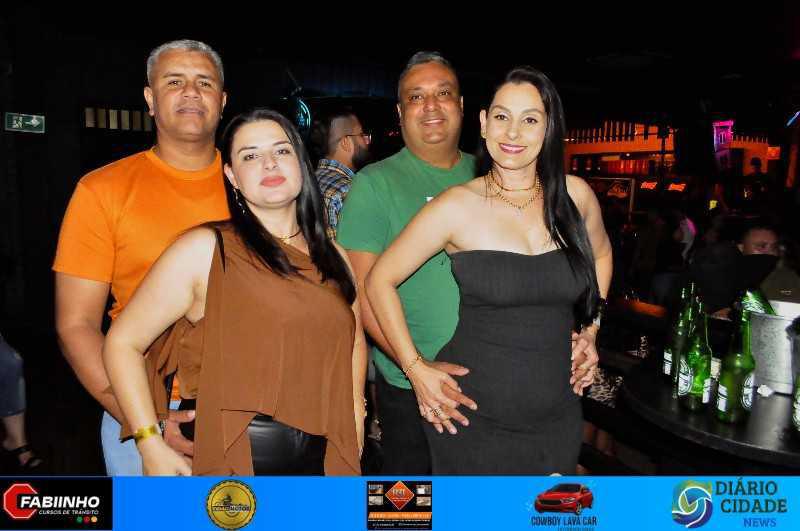 Uma Noite Inesquecível no Müller Pub com As Irmãs Cristinas!