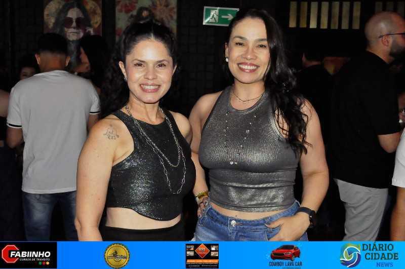 Uma Noite Inesquecível no Müller Pub com As Irmãs Cristinas!