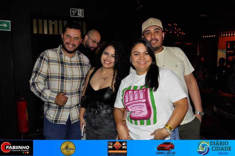 Uma Noite Inesquecível no Müller Pub com As Irmãs Cristinas! Uma Noite Inesquecível no Müller Pub com As Irmãs Cristinas!