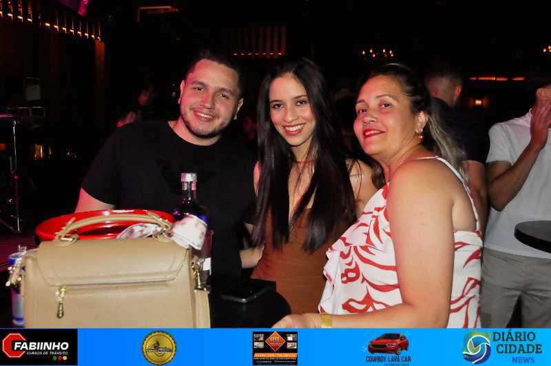 Uma Noite Inesquecível no Müller Pub com As Irmãs Cristinas! Uma Noite Inesquecível no Müller Pub com As Irmãs Cristinas!