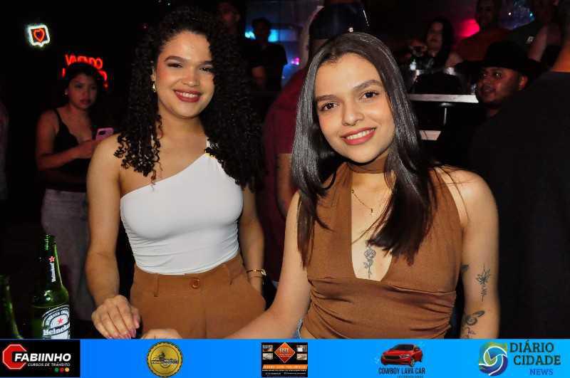 Uma Noite Inesquecível no Müller Pub com As Irmãs Cristinas!