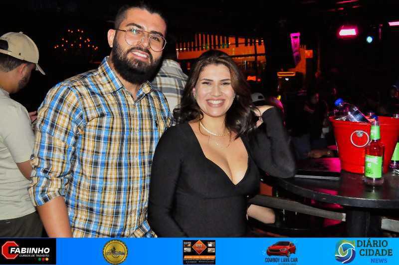 Uma Noite Inesquecível no Müller Pub com As Irmãs Cristinas! Uma Noite Inesquecível no Müller Pub com As Irmãs Cristinas!