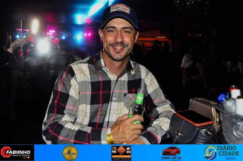 Uma Noite Inesquecível no Müller Pub com As Irmãs Cristinas! Uma Noite Inesquecível no Müller Pub com As Irmãs Cristinas!