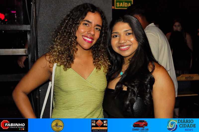 Uma Noite Inesquecível no Müller Pub com As Irmãs Cristinas! Uma Noite Inesquecível no Müller Pub com As Irmãs Cristinas!