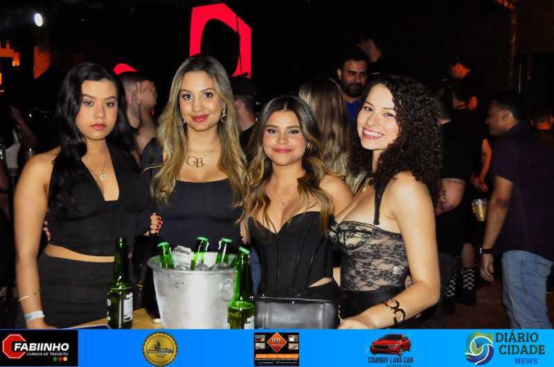 Uma Noite Inesquecível no Müller Pub com As Irmãs Cristinas! Uma Noite Inesquecível no Müller Pub com As Irmãs Cristinas!