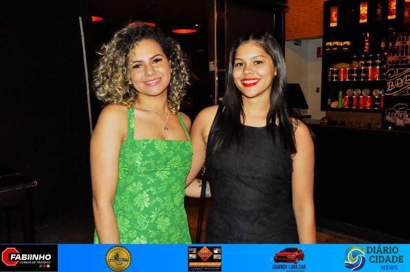 Uma Noite Inesquecível no Müller Pub com As Irmãs Cristinas!