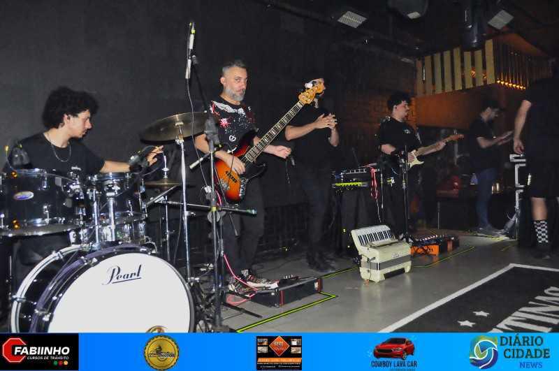 Uma Noite Inesquecível no Müller Pub com As Irmãs Cristinas! Uma Noite Inesquecível no Müller Pub com As Irmãs Cristinas!