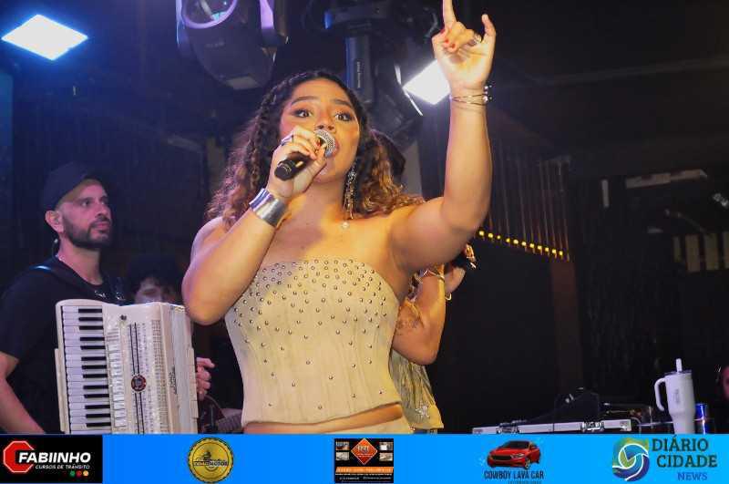 Uma Noite Inesquecível no Müller Pub com As Irmãs Cristinas! Uma Noite Inesquecível no Müller Pub com As Irmãs Cristinas!