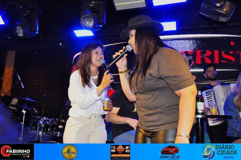 Uma Noite Inesquecível no Müller Pub com As Irmãs Cristinas! Uma Noite Inesquecível no Müller Pub com As Irmãs Cristinas!