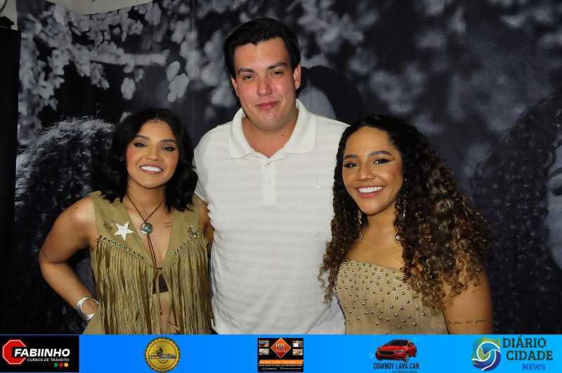 Uma Noite Inesquecível no Müller Pub com As Irmãs Cristinas! Uma Noite Inesquecível no Müller Pub com As Irmãs Cristinas!