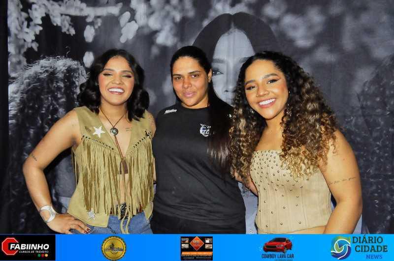 Uma Noite Inesquecível no Müller Pub com As Irmãs Cristinas!