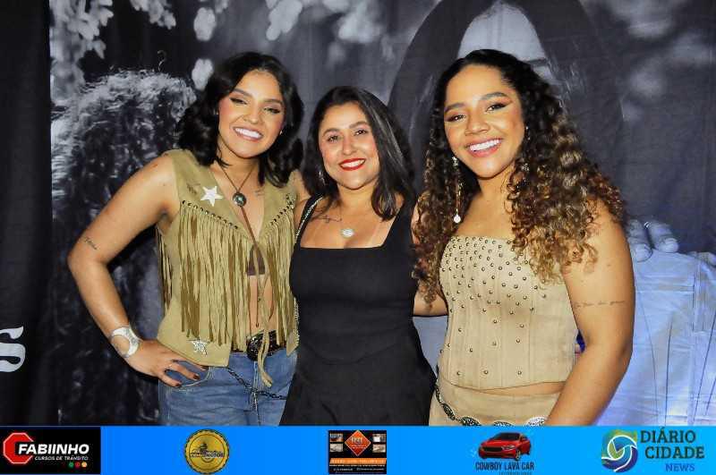 Uma Noite Inesquecível no Müller Pub com As Irmãs Cristinas! Uma Noite Inesquecível no Müller Pub com As Irmãs Cristinas!