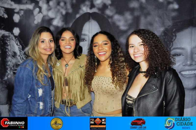 Uma Noite Inesquecível no Müller Pub com As Irmãs Cristinas! Uma Noite Inesquecível no Müller Pub com As Irmãs Cristinas!