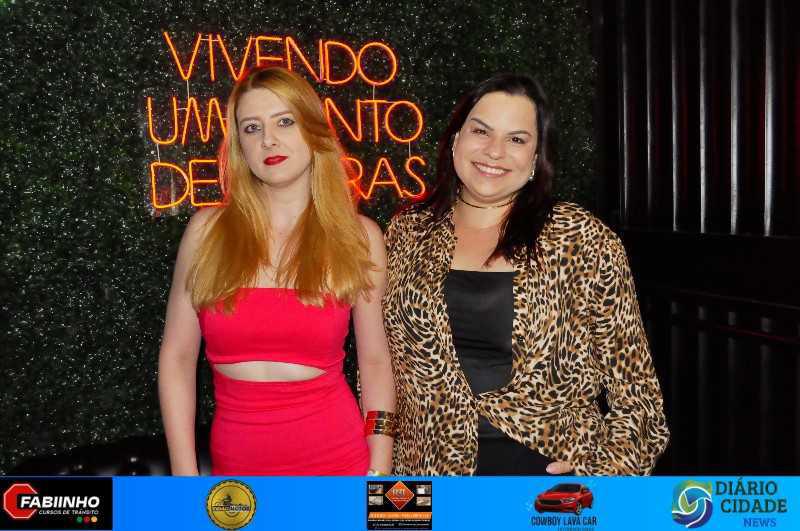 Uma Noite Inesquecível no Müller Pub com As Irmãs Cristinas! Uma Noite Inesquecível no Müller Pub com As Irmãs Cristinas!