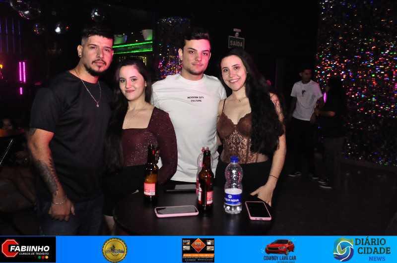 Romma Pub viveu uma noite inesquecível com Os Brutos & Funk 2000