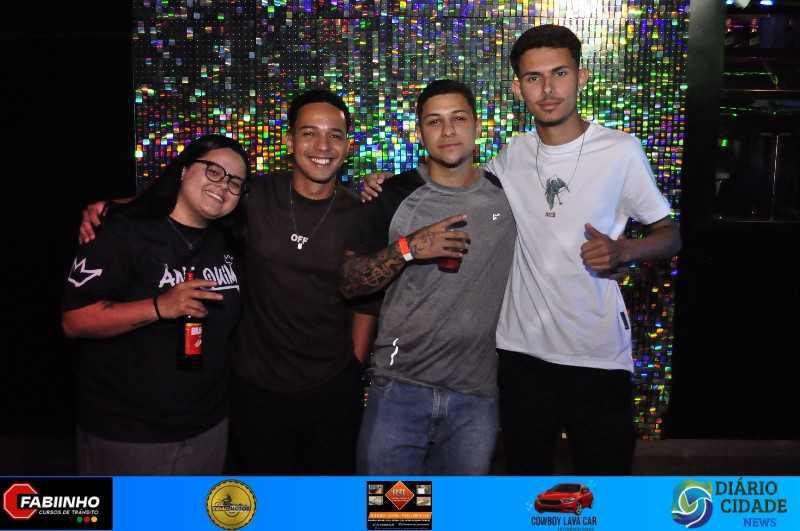 Romma Pub viveu uma noite inesquecível com Os Brutos & Funk 2000