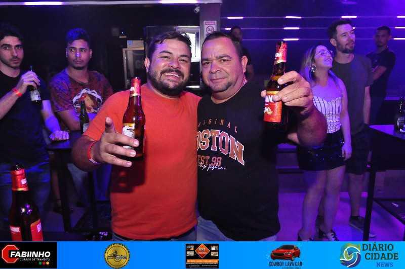 Romma Pub viveu uma noite inesquecível com Os Brutos & Funk 2000