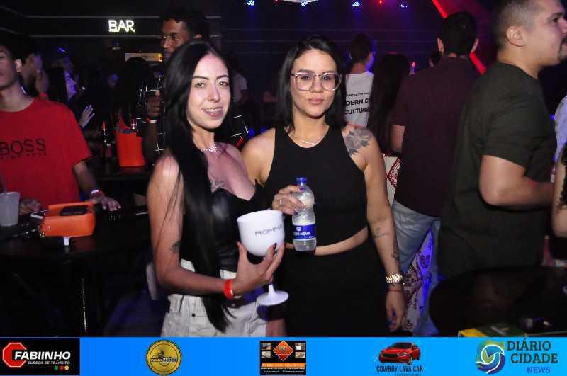 Romma Pub viveu uma noite inesquecível com Os Brutos & Funk 2000