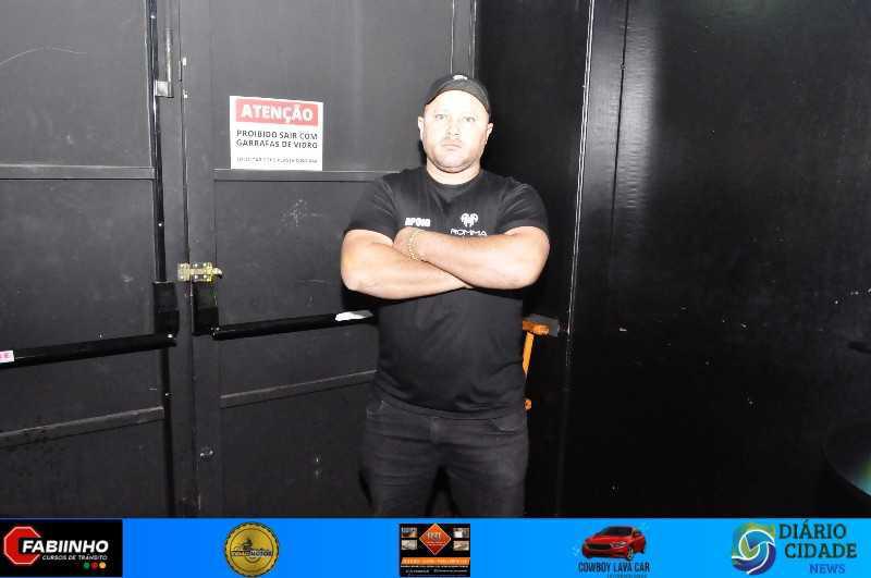 Romma Pub viveu uma noite inesquecível com Os Brutos & Funk 2000