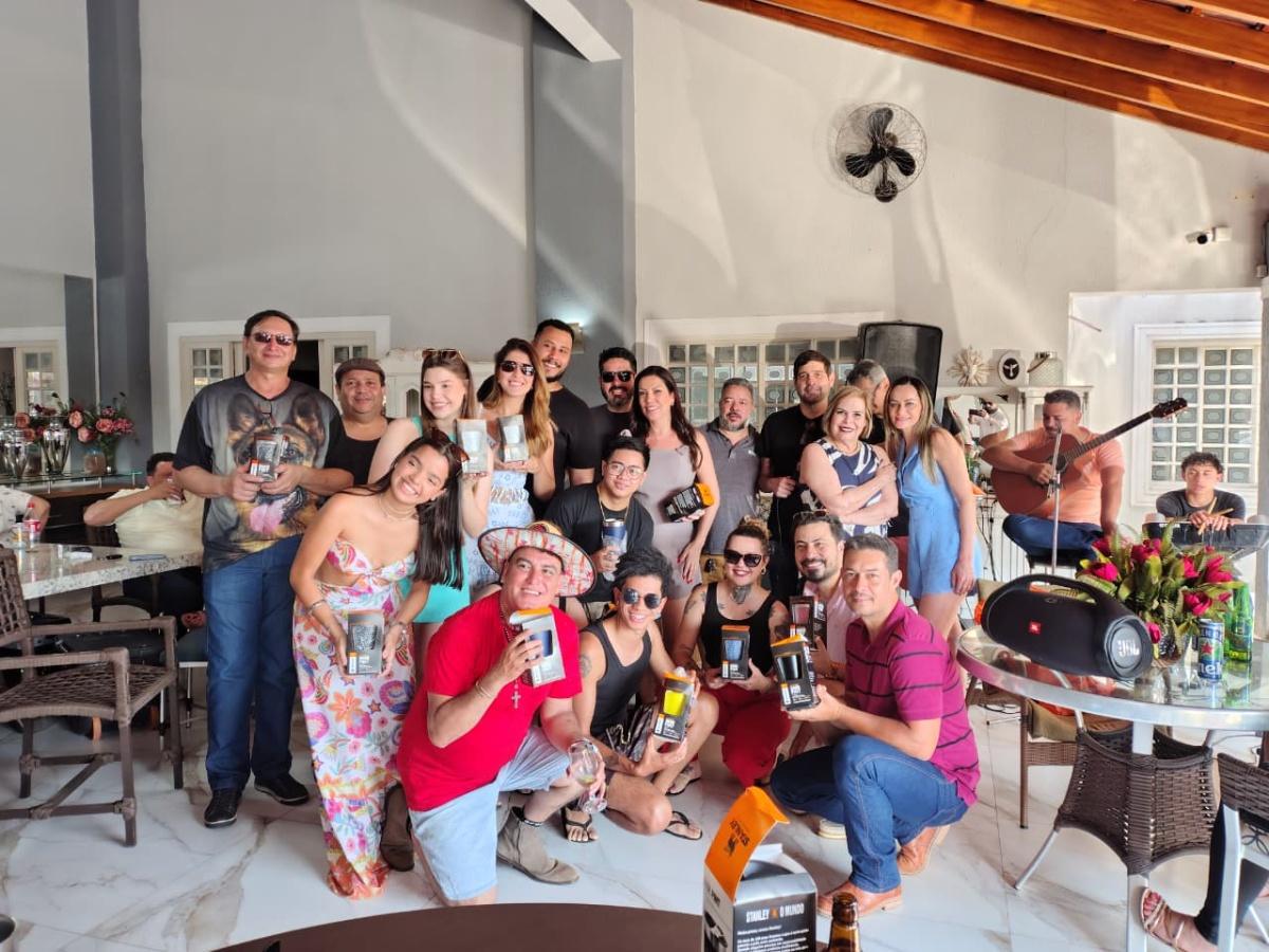 Toninha Campos realiza confraternização com colaboradores e amigos Toninha Campos realiza confraternização com colaboradores e amigos
