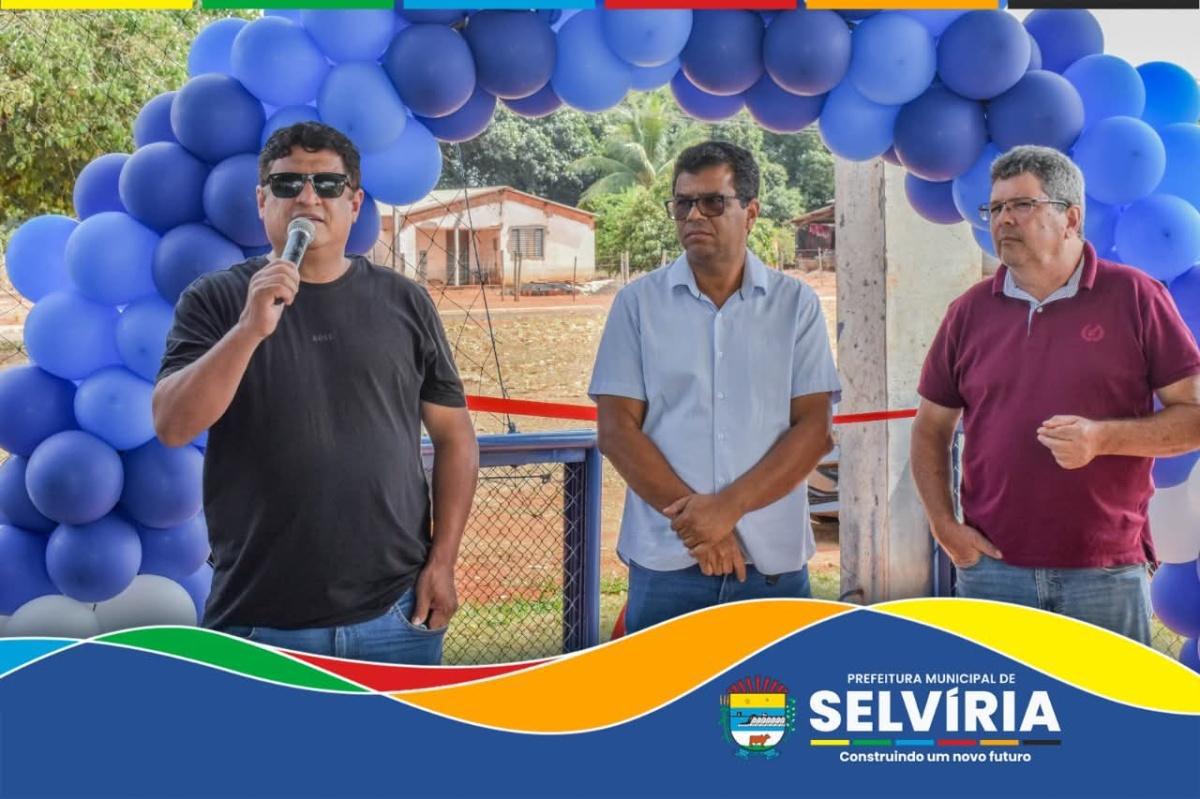 Nova quadra poliesportiva do bairro Véstia é inaugurada em Selvíria Nova quadra poliesportiva do bairro Véstia é inaugurada em Selvíria