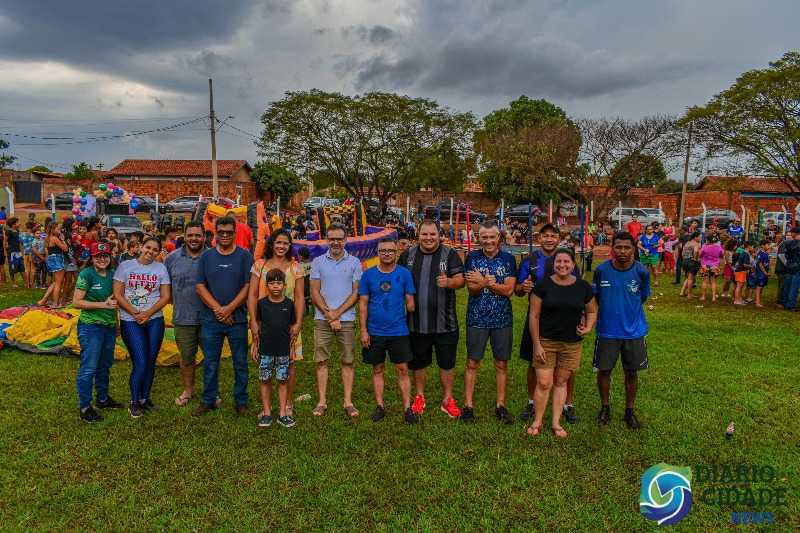 Festa reúne centenas de crianças no “Campão” Festa reúne centenas de crianças no “Campão”
