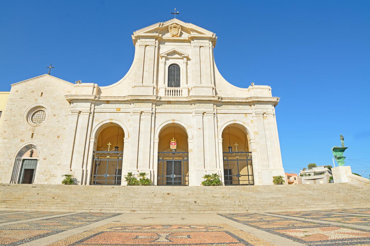 Cattedrale di Bonaria un chiaro giorno