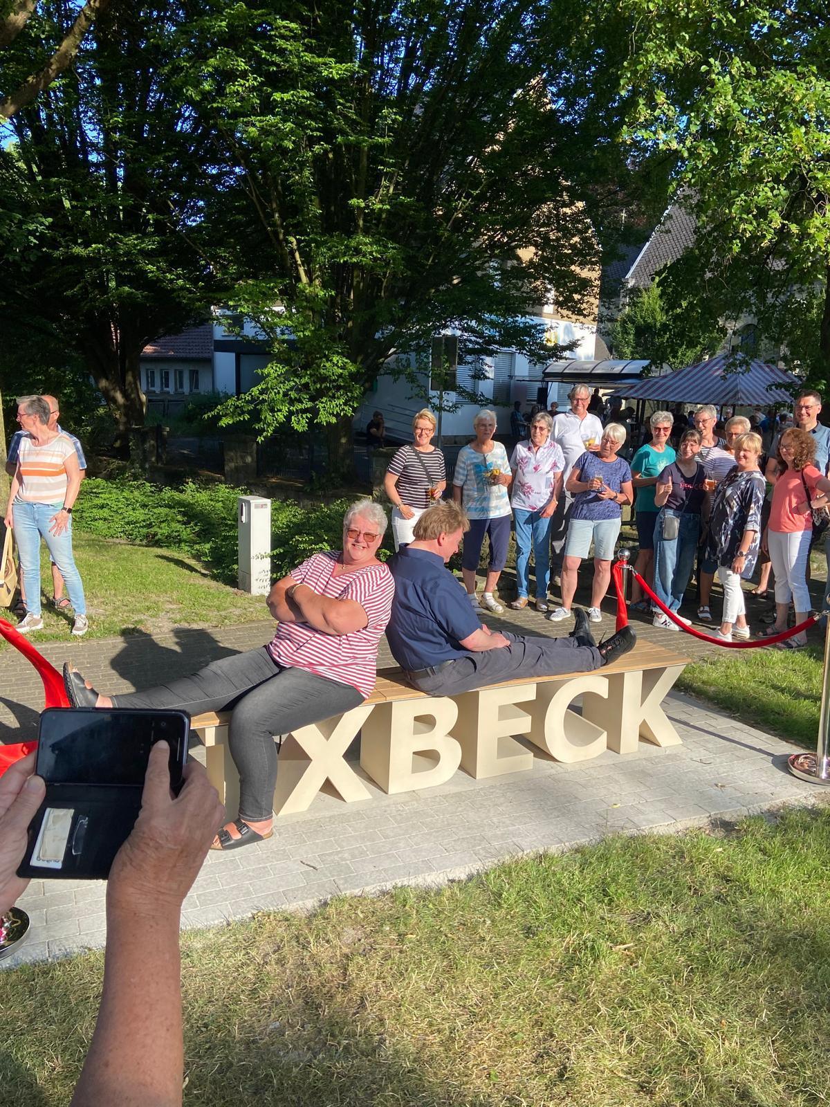 Einweihung der "RIXBECK"-Sitzbank Einweihung der "RIXBECK"-Sitzbank