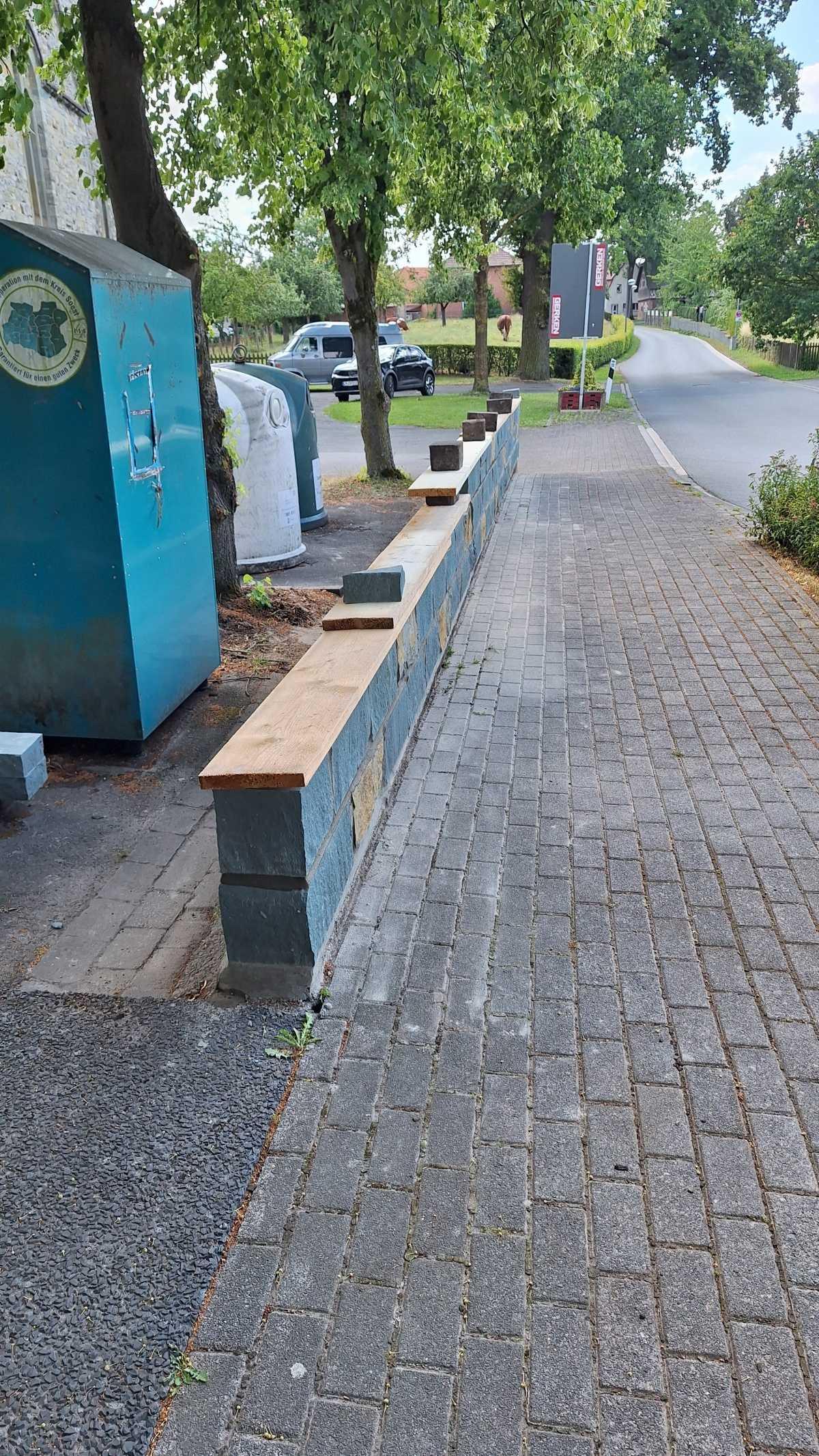 Neue Mauer am FZ
