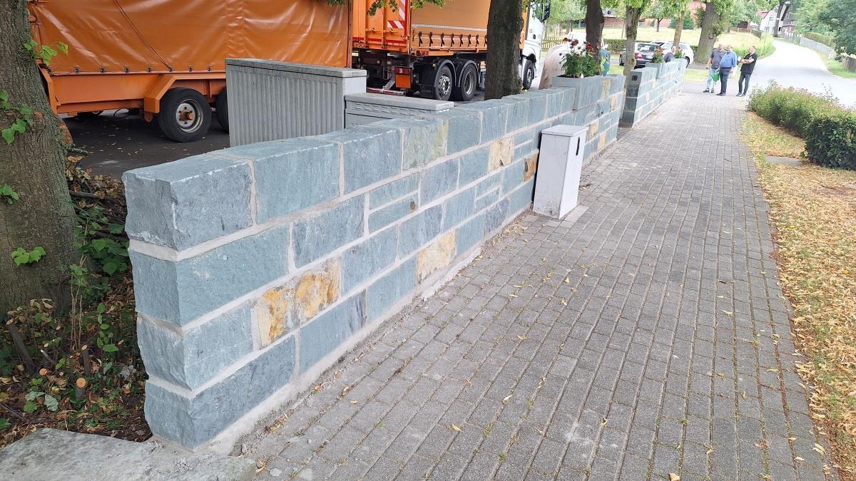 Neue Mauer am FZ
