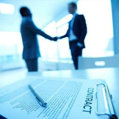 استشارات قانونية في مجال العقود
